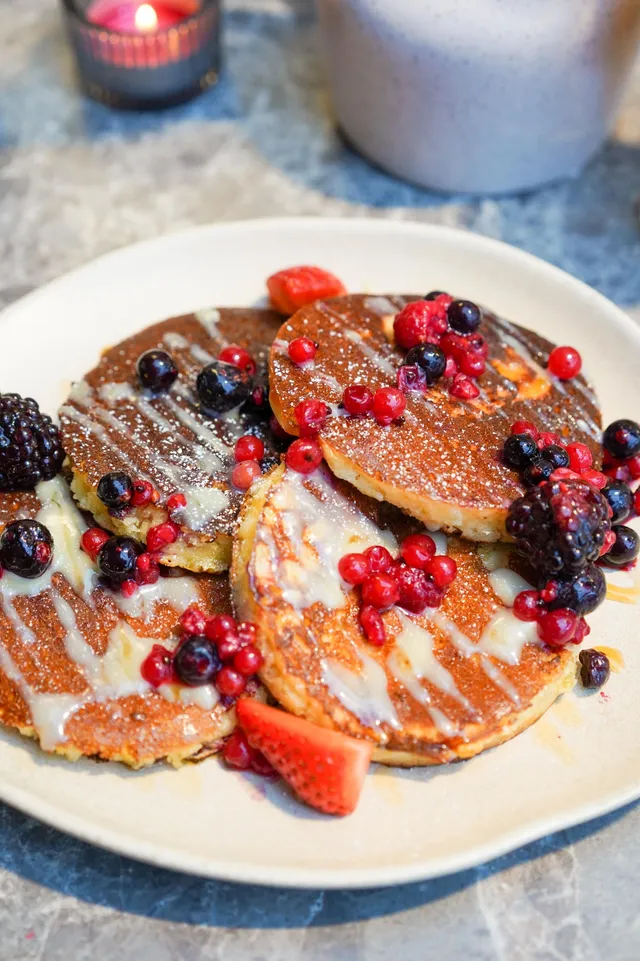 Pancakes mit frischen Beeren im Labyrinth Aachen